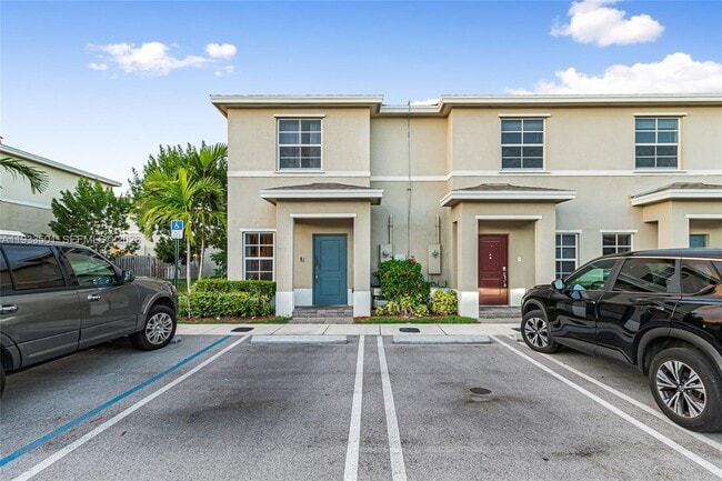 Photo - 476 NE 5th St