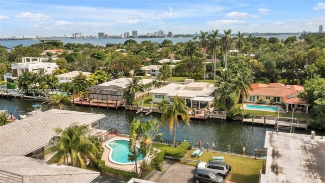 Building Photo - 1316 NE 105th St Unit 202