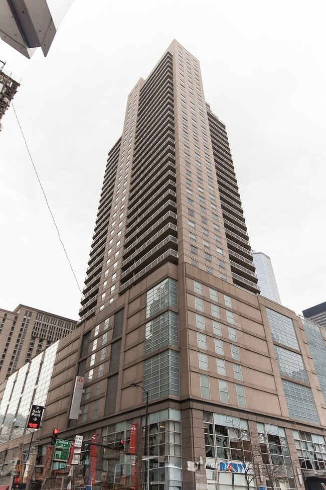 Building Photo - 545 N Dearborn St Unit 902