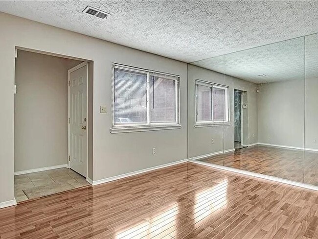 Photo - 28 Country Pl Ct