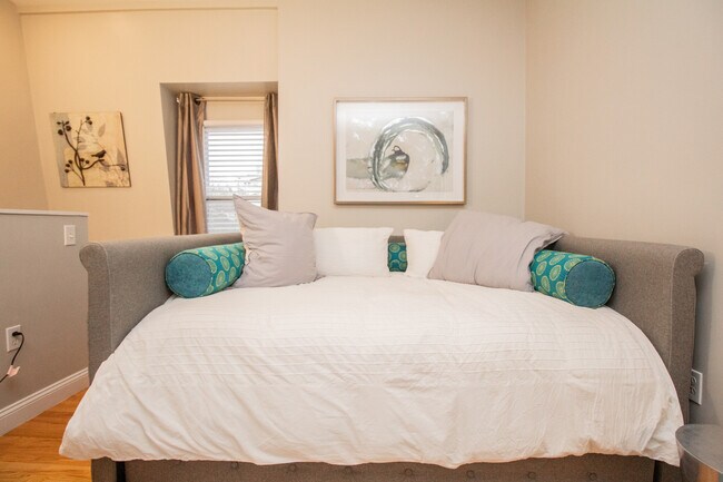 Photo - 23 Jay St Unit B