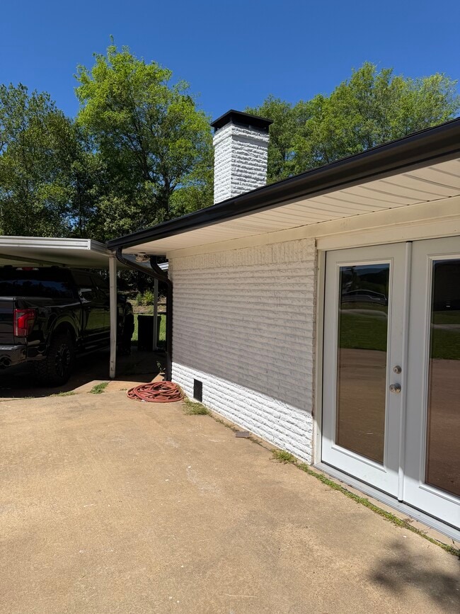 Photo - 200 Cowles St