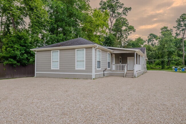 Building Photo - 21415 Russell Dr Rental