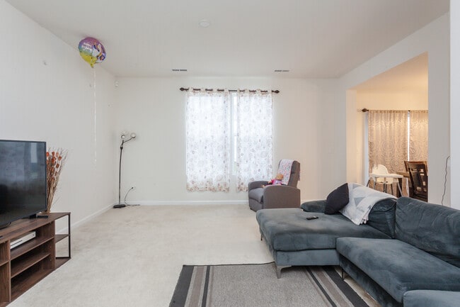 Photo - 1437 Crimson Ln