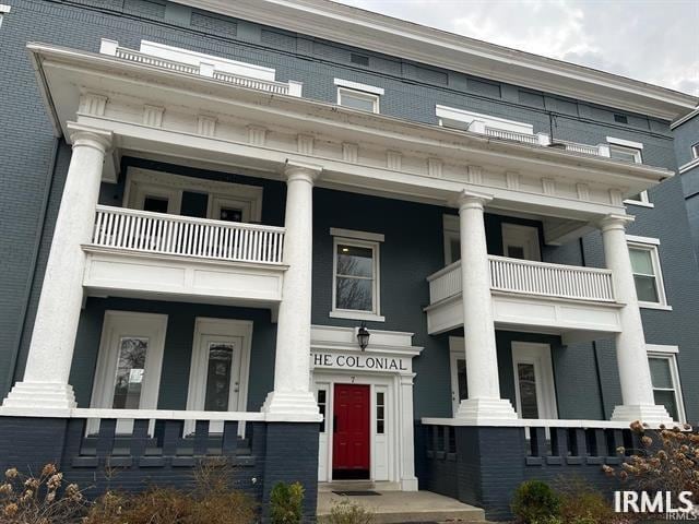 Building Photo - 602 SE Riverside Dr Unit H