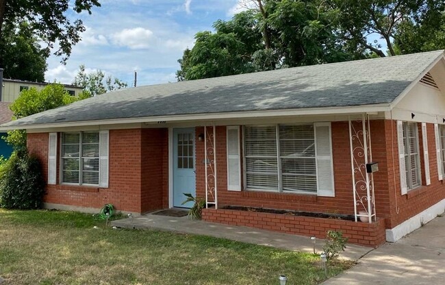 Building Photo - 1711 Brentwood St