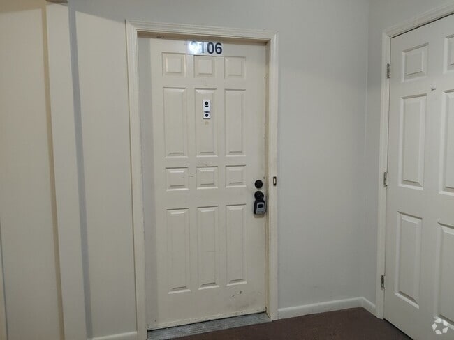 Building Photo - 2106 S Main St Unit 2106 Rental
