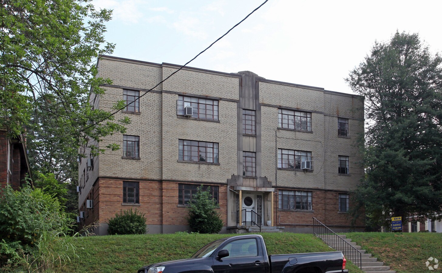 Primary Photo - 2860 Observatory Ave