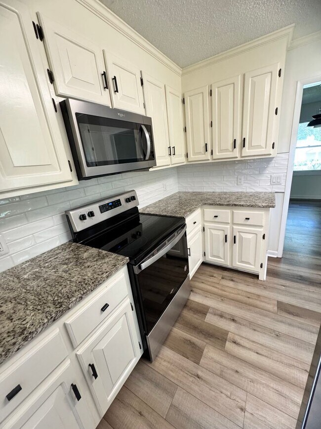 Photo - 401 Janice St