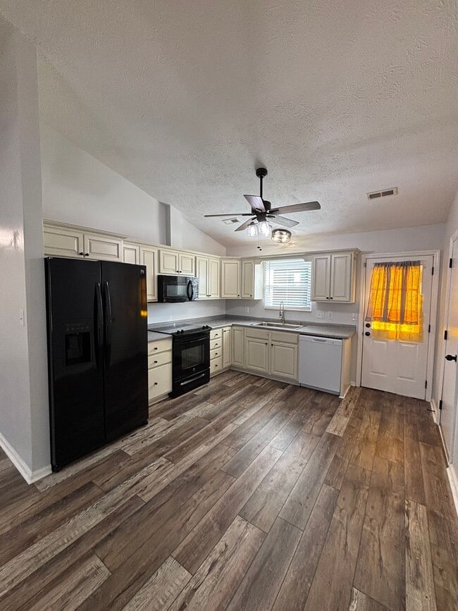 Photo - 3 Bedroom Home with Modern Updates & Small...