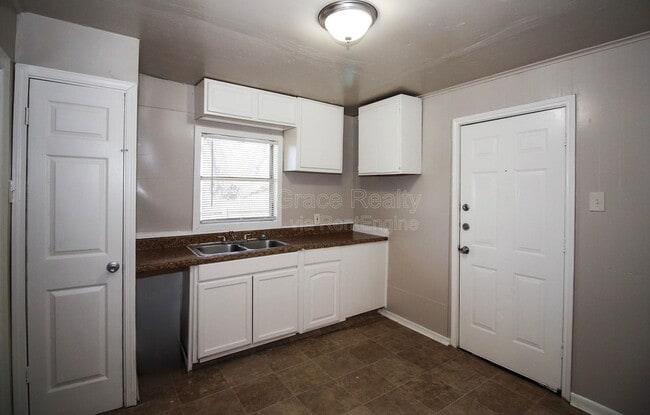 Photo - 933 Houston St