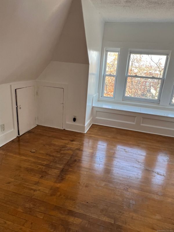 Photo - 19 Emmons Place, B
