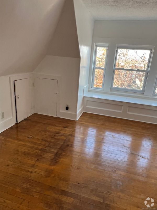 Building Photo - 19 Emmons Pl Rental