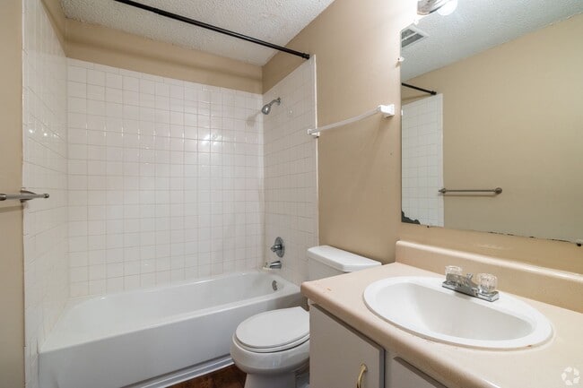 Photo - Emerald Hills Apartments