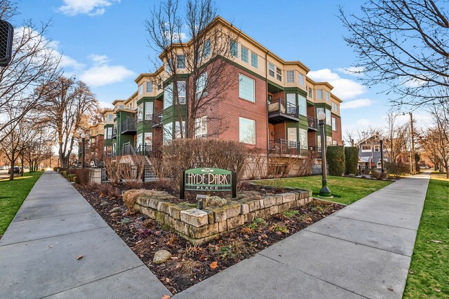 Building Photo - 2 Bedroom 2 Bathroom Condo in Hyde Park Place Unit 218