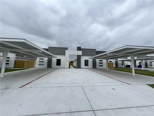 Building Photo - 8 Acacia St Unit 1