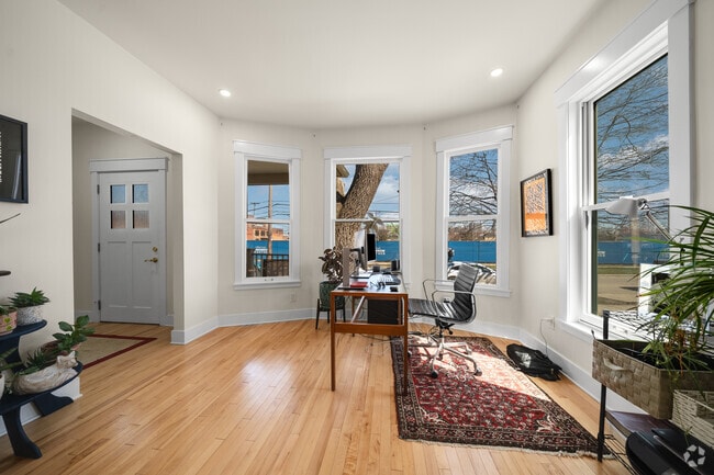 Building Photo - 2081 Vermont St Rental