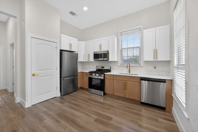 Photo - 413 Nopal St