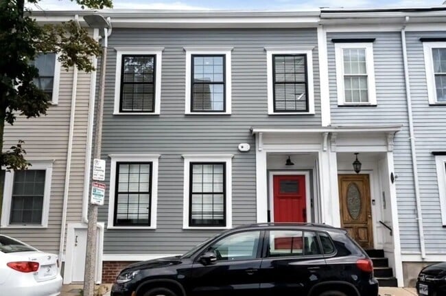 Building Photo - 142 W 8th St Unit 2