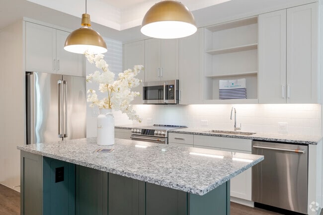 2BR, 2BA - 1,063SF - Kitchen