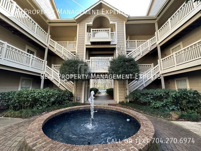 Building Photo - 5011 Sharon Rd Unit O