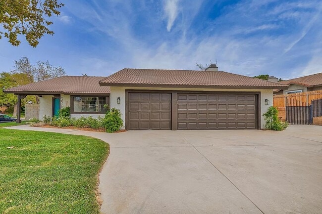 Photo - Lovely West Quartz Hill 3 Bedroom Home w/RV Large Covered Patio Award Winning Schools