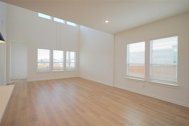 Photo - 1250 N Roger Hanks Pkwy