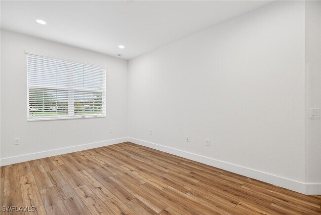 Building Photo - 10264 Cobble Notch Loop Unit 201