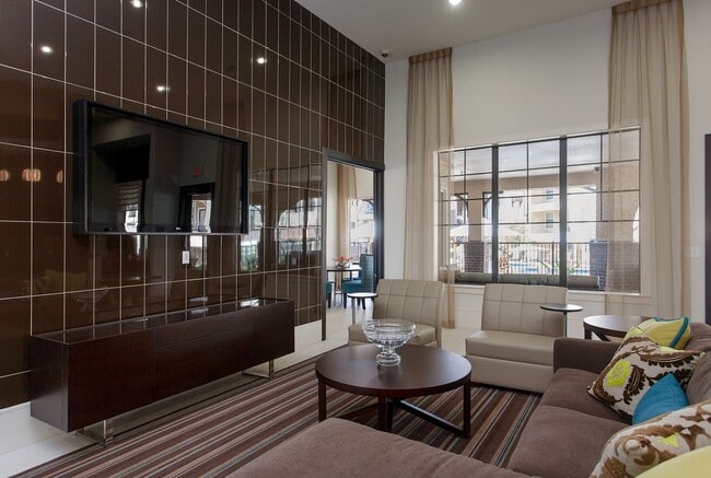 Apartamentos Ladera, Casa Club - Ladera Apartment Homes