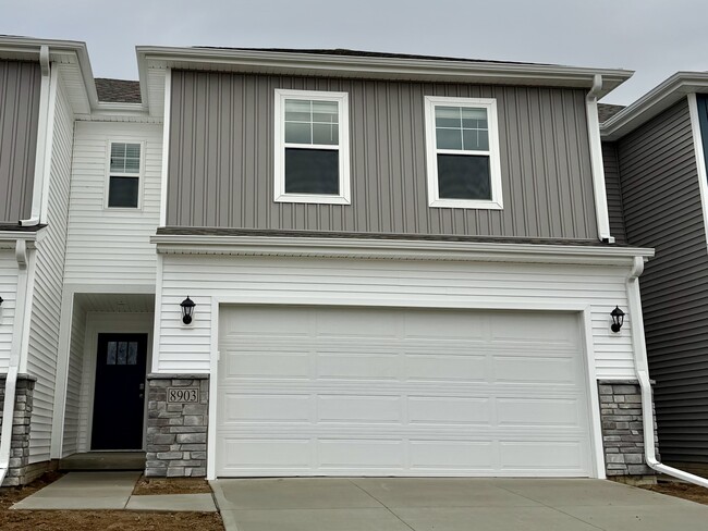 Building Photo - 8903 N 167th St