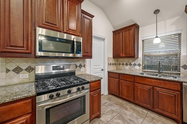 Photo - 905 Foxtail Dr