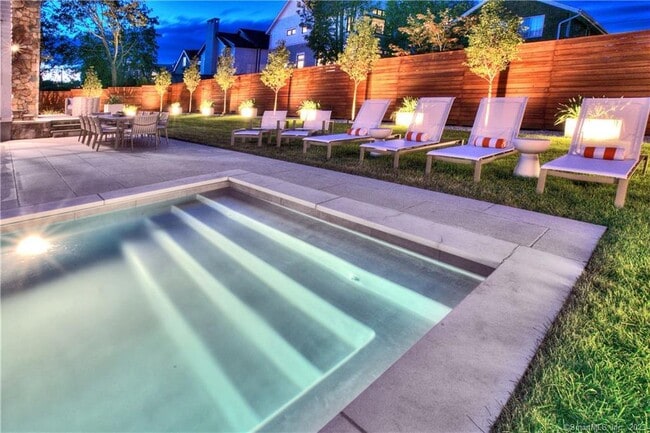 Building Photo - 18 Danbury Ave