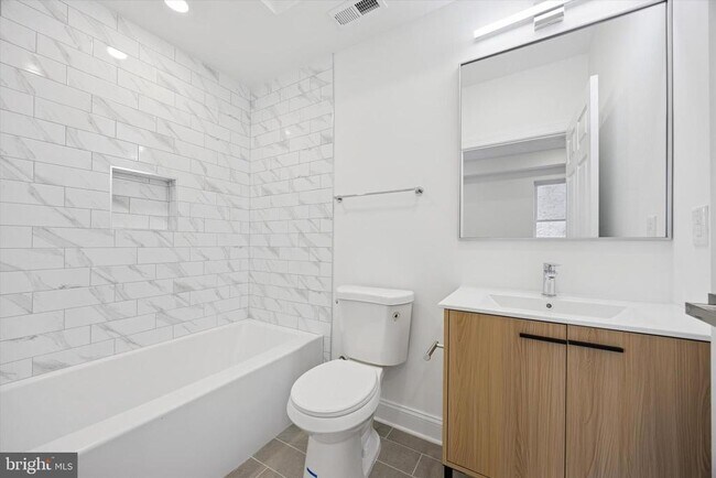 Photo - 838 S 51st St