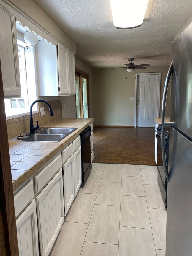 Photo - Large Ranch Style house