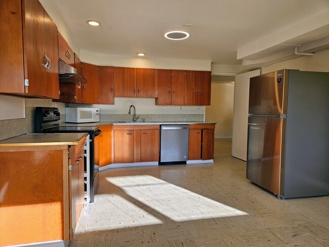 Photo - 751 Hazel Ave N