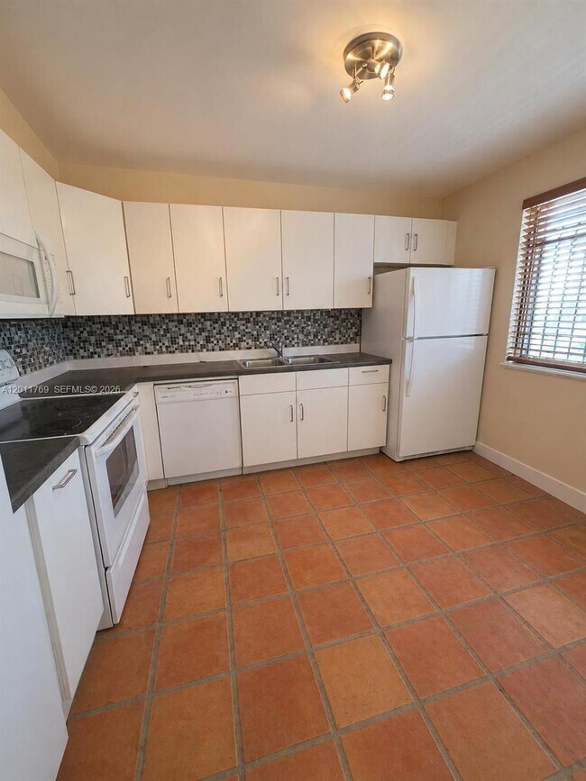Photo - 286 Racquet Club Rd Unit 204
