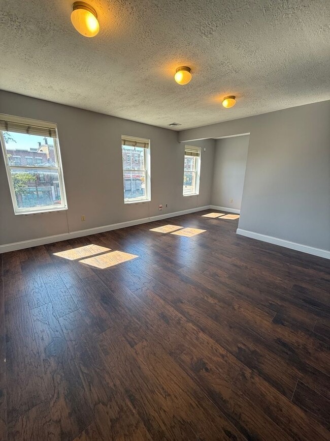 184 Broadway Unit 1 3rd Floor (2 Dubois)