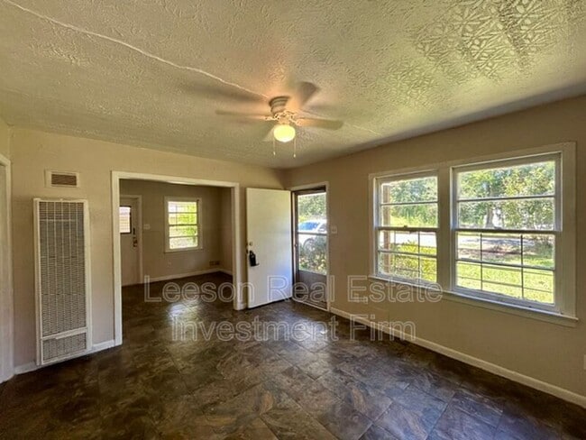 Photo - 307 W 71st St