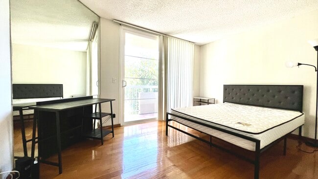 Photo - 1726 Midvale Ave