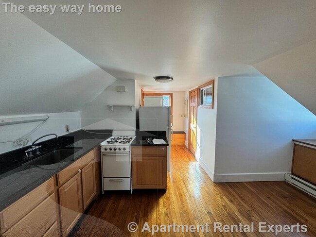 Building Photo - 8 Allen St Unit #3