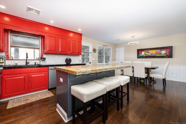 Photo - 2 Columbine Ln