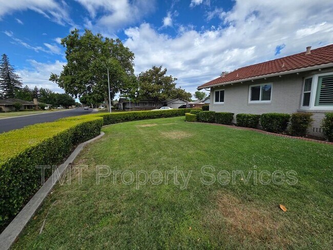 Photo - 9 W Robinhood Dr