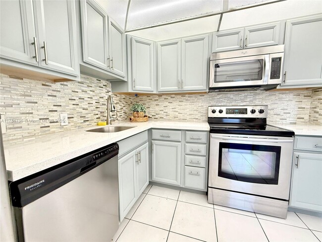 Photo - 3301 N Country Club Dr