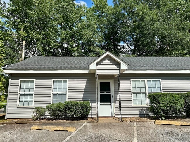 Building Photo - 208 Sunnyside Dr Unit 208