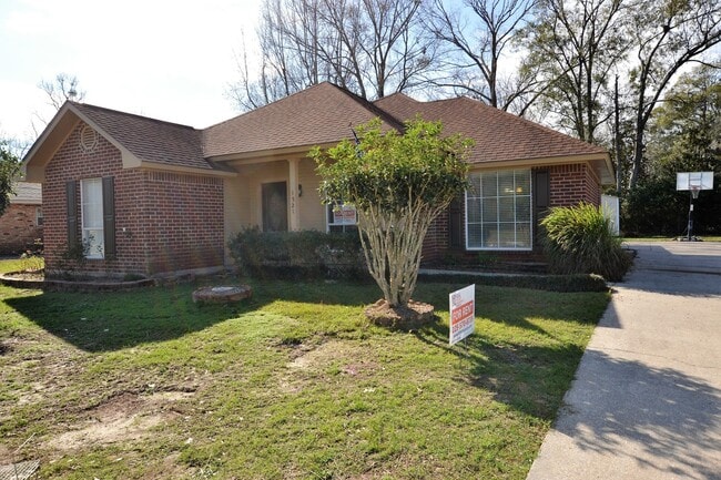 Photo - Beautifully remodeled! 3 Bedroom 2 Bath Home in Denham Springs