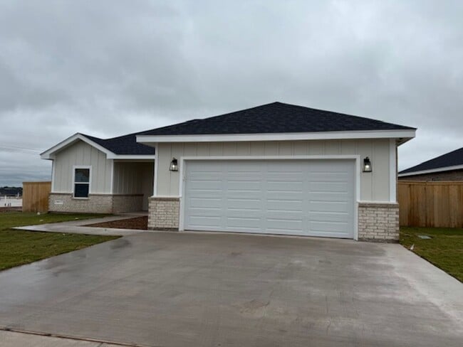 Building Photo - 7017 Glen Abbey St