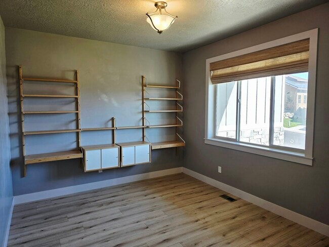 Photo - 9051 N Clubhouse Ln