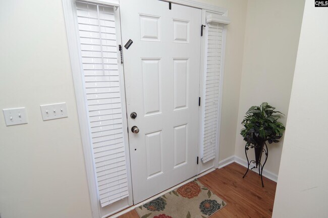 Photo - 212 Glossy Green Ln