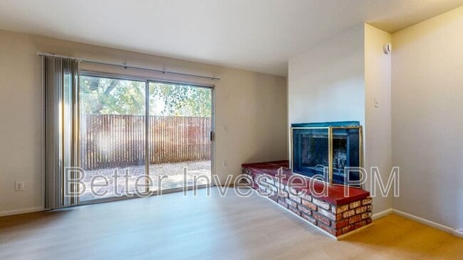 Photo - 969 Marlene St