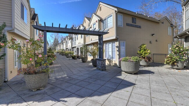 Photo - Updated Kirkland Townhome in Lochshire Condominiums with Premium Amenities- Available NOW